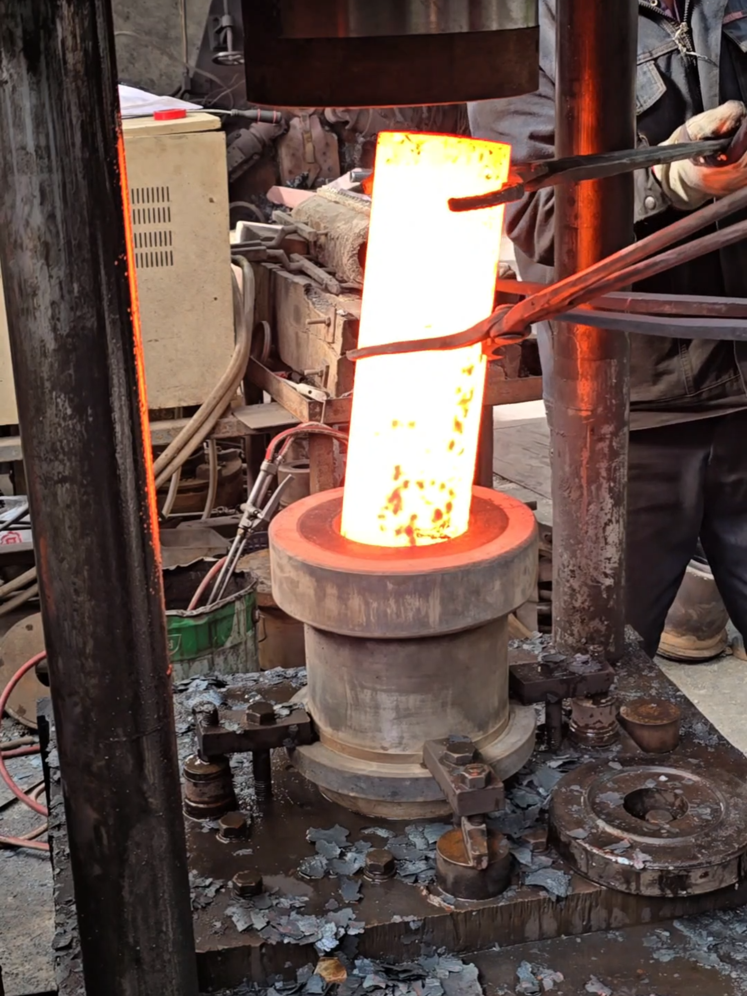 Inside the forging factory Automatic forging process of hydraulic press  #forging #machine #hummer