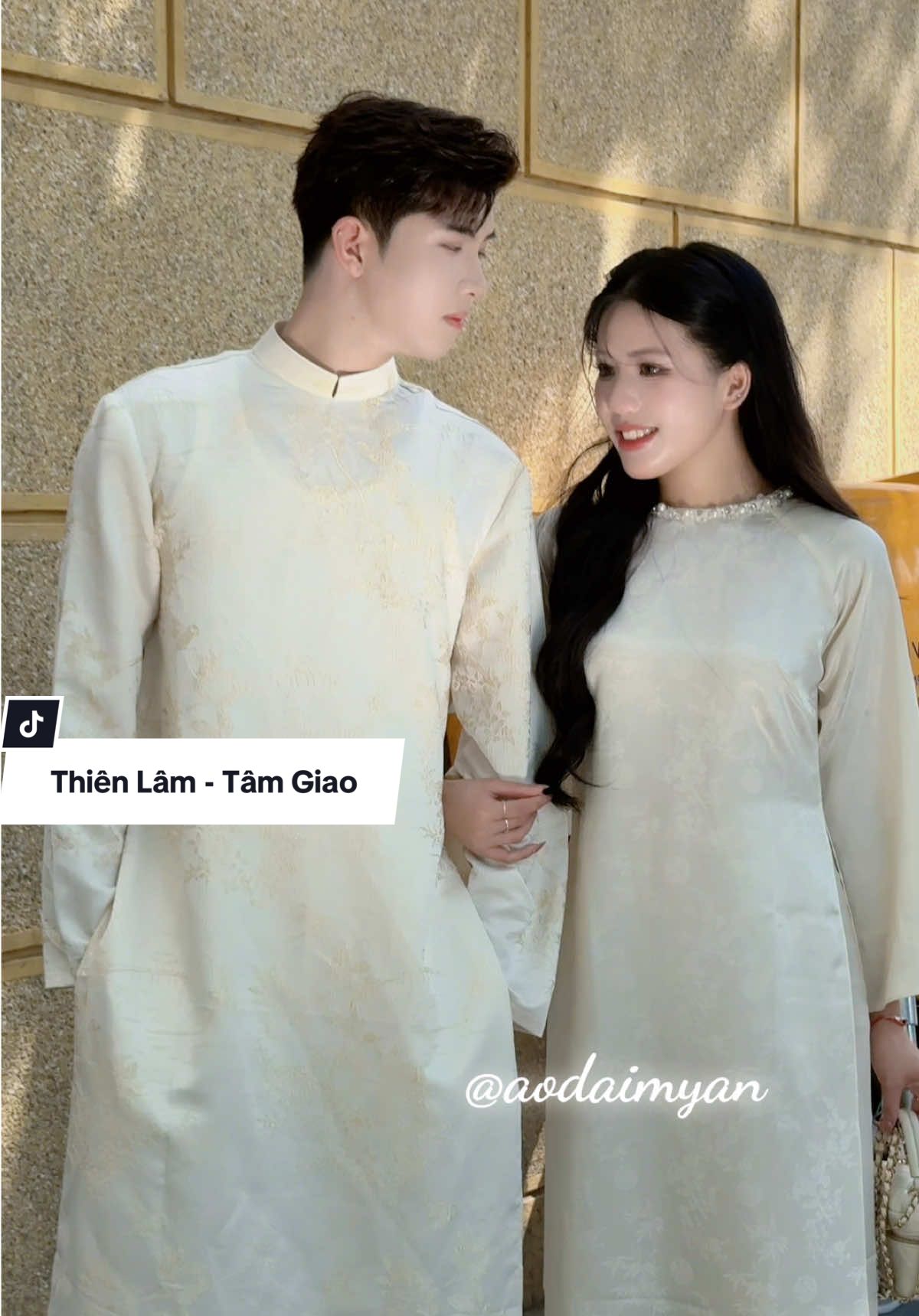 “Cây cao mấy , cây cũng cần có đất. Người giỏi mấy, cũng cần chỗ dựa lưng. Em dù lớn , cũng là em bé nhỏ. Trưởng thành mấy , cũng gọn vòng tay ôm…” #aodaimyan #aodaigam #tet2026 #fyp #aodainam 