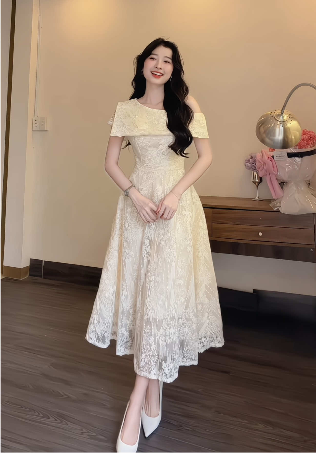 Cô ấy tốt hơn em à!