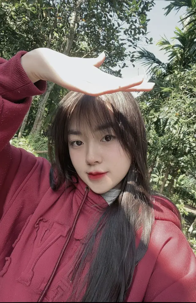 Em từng là người không bao giờ đi đâu một mình, nhưng giờ em lại luôn sẵn sàng đi một mình. :)) 