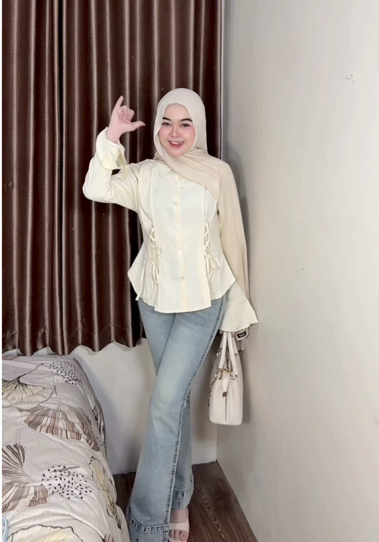 spill spilll outfitt✨ #outfitinspo #kemejaslimfit #celanacutbray #outfitoftheday 