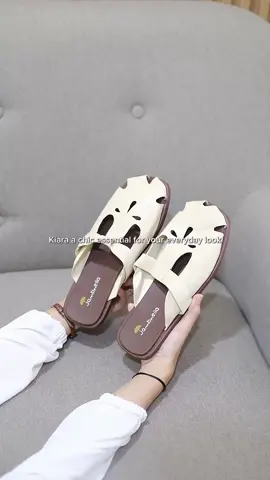 absen yang udah punya kiara sandal dirumah?🙌🏻☺️🫶🏻 #jambrellafootwear #sandaldaily #racunsepatubaru #sandalwanita #shopnow 