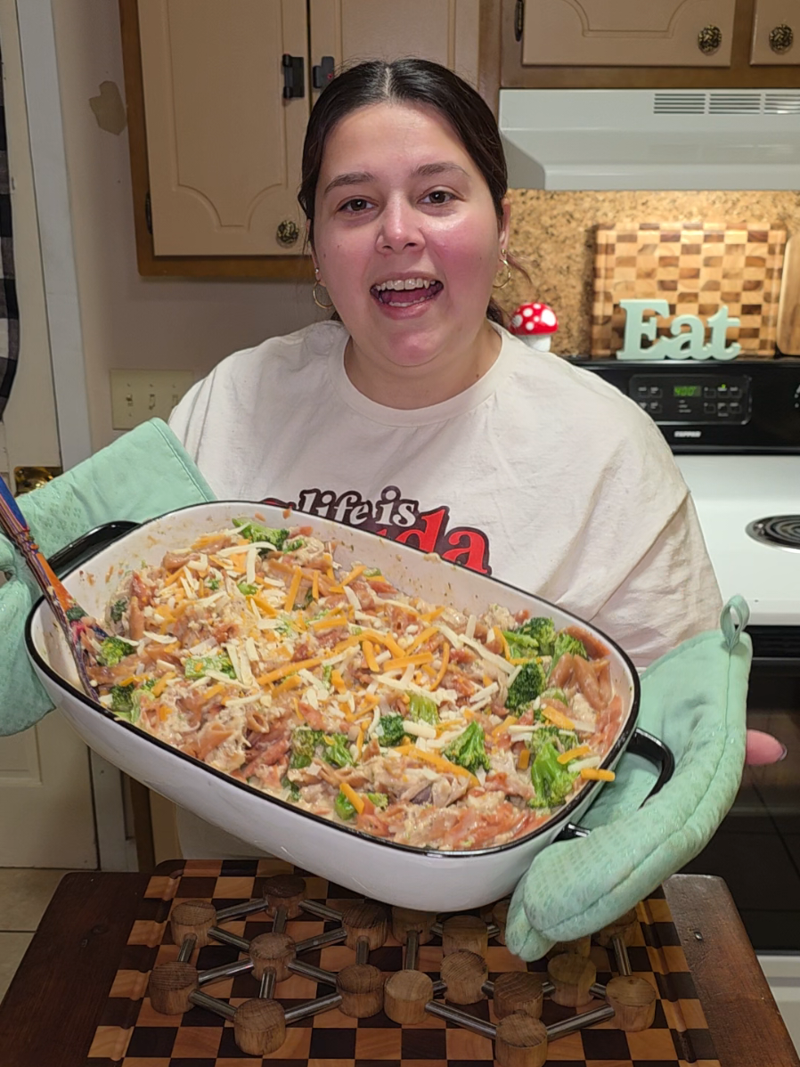 Dump & Bake Chicken Alfredo Pasta for days! Presentation was a 0/10, but it tasted great! 😅  #EasyDinner #EasyMeals #HomeCooking #DinnerIdeas #EasyRecipes 