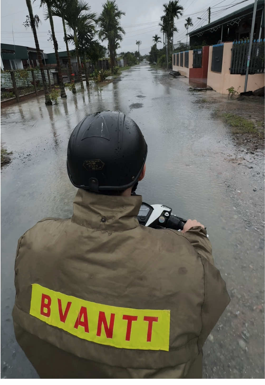 trời lạnh làm sang đông..