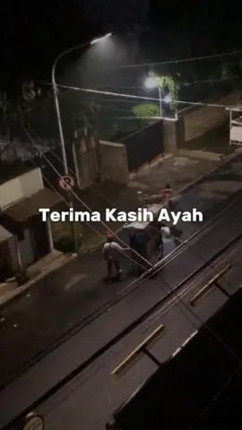 Mau ngomong apa sama ayah? • #terimakasihayah #father #ayah #superhero #xybca 