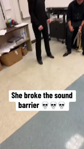 She went 🔇🔇🔇 @Million Dollaz (🎥:Cameron_is_mildly_okay/ig) 