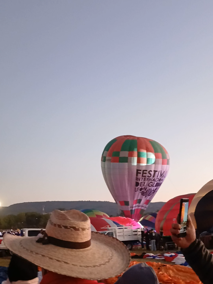 #omarchaparro #festivaldelglobo #globosaerostaticos #leon #viral 