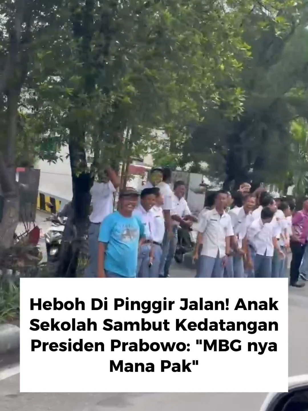 Anak sekolah sambut kedatangan presiden Prabowo hingga ada yang berteriak 