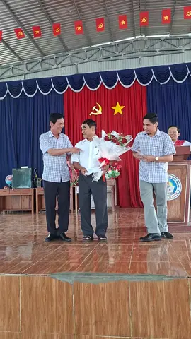 Chia tay thầy về hưu #cohangdaytin #6longxuyen 