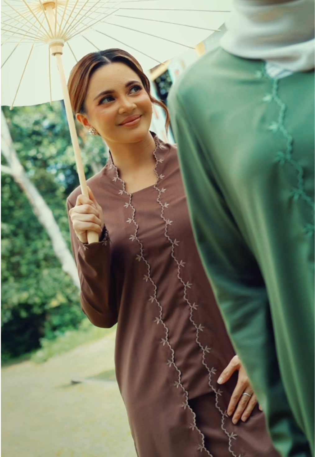 Wow ada banyak warna rare lah Kurung Dinda kalini 👀 Release this 20 Nov, 7PM ✨