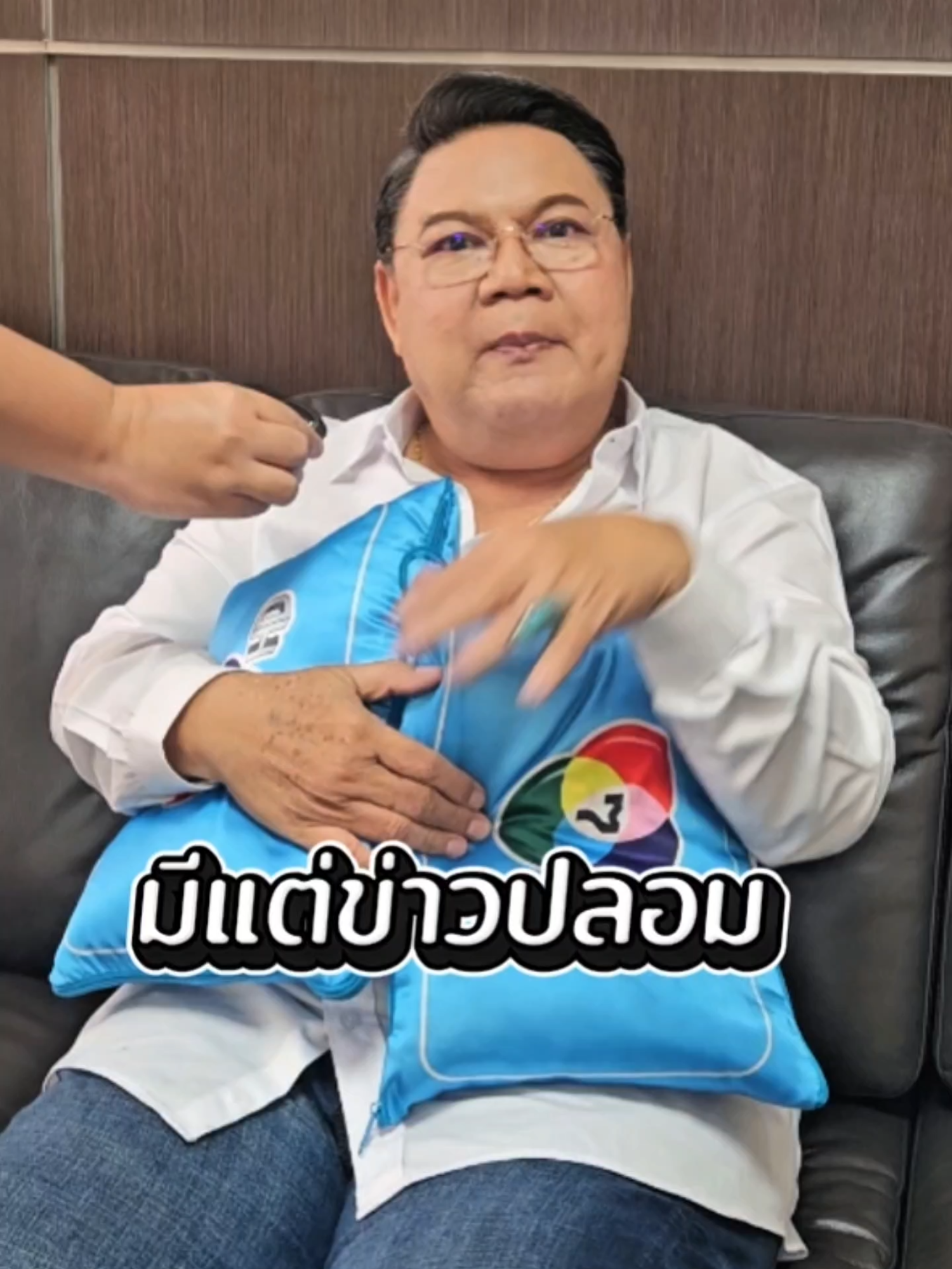 ประเด็นร้อนวันนี้🔥🔥#ยิ่งคุยยิ่งลึก กัมพูชาปลอมข่าวหลอกโลก ไทยแก้เกมยังไง คุยกับ  กัณวีร์ สืบแสง สส. บัญชีรายชื่อ พรรคเป็นธรรม และ พลโทพงศกร รอดชมภู อดีตรองเลขาธิการสภาความมั่นคงแห่งชาติ            พบกันในรายการยิ่งคุย ยิ่งลึกพฤหัสบดีที่ 20 พฤศจิกายน 2568 เวลา 12.00 น. ทาง #ช่อง7HD #กด35 และชมสดทางออนไลน์ 📍Facebook : Ch7HD / Ch7HD News / Ch7HD Entertainment 📍Youtube : Ch7HD 📍TikTok : Ch7HD #ดูทีวีกด35  #สดออนไลน์BUGABOOTV #Ch7HD #ยิ่งคุยยิ่งลึก #อาจารย์ยิ่งศักดิ์ #กัมพูชา #ไทยกัมพูชา #ข่าวปลอม