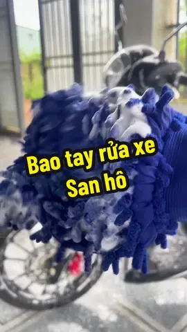 Bao tay rửa ô tô xe máy, sợi vải mềm mịn tạo nhiều bọt, đeo vào luồn lách rửa xe không bị đau tay! #chamsocxe #baotayruaxe #gangtayruaxe #baotayruaxesanho #dochoixe105 