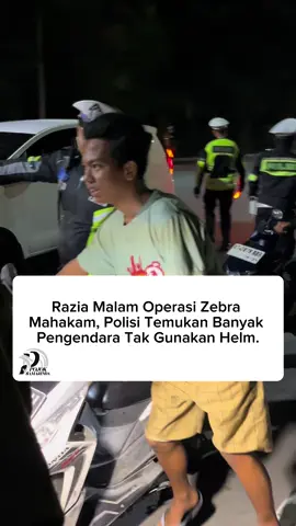 Penegakan disiplin lalu lintas kembali menjadi sorotan setelah Satlantas Polresta Samarinda menggelar Operasi Zebra Mahakam 2025 di kawasan Jembatan Mahakam pada Rabu (19/11/2025) malam.  Dalam operasi yang berlangsung sekitar dua jam tersebut, petugas menemukan bahwa sebagian besar pengendara masih mengabaikan aturan dasar keselamatan, khususnya kewajiban memakai helm. Kasubnit Turwali Polresta Samarinda, Ipda Tafyudi Anugrah, yang memimpin langsung operasi ini, mengatakan bahwa fokus utama mereka adalah pengendara yang tidak menggunakan helm dan kendaraan yang menggunakan knalpot brong, dua pelanggaran yang dinilai paling mengganggu ketertiban serta membahayakan keselamatan diri sendiri dan pengguna jalan lain. “Untuk kegiatan malam ini target kita pengemudi yang tidak menggunakan helm dan knalpot brong. Dua pelanggaran ini masih sering kami temui di lapangan,” ujarnya. Selengkapnya di: Kaltimetam.id #fyp #fypシ゚ #fyppppppppppppppppppppppp #samarinda #polrestasamarinda 