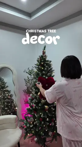 Replying to @altheadawn_ bongga ang ribbon na to guys. 10/10 to sakin 🎀 😍 #christmasdecorations #christmastreedecor 