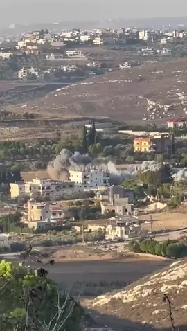 طيران الاحتلال يواصل شن غارات على جنوب لبنان. Pesawat penjajah terus melancarkan serangan udara di selatan Lebanon. #palestine #palestine🇵🇸 #freepalestine #freepalestine🇵🇸❤️ #lebanon 