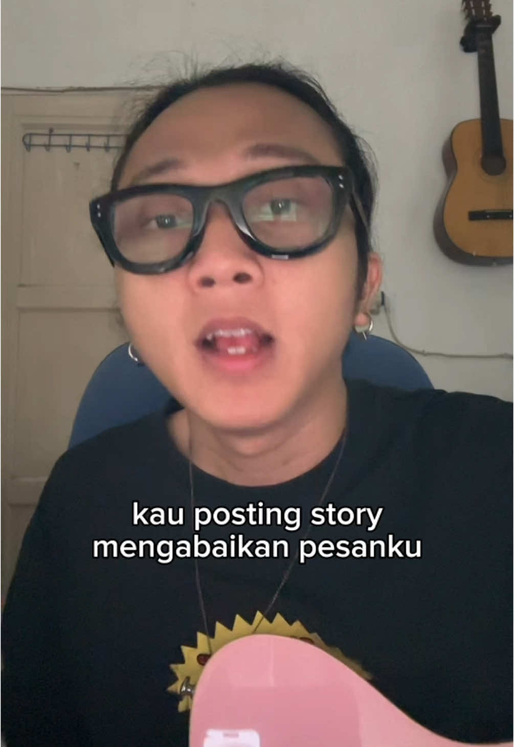 kau posting story mengabaikan pesanku