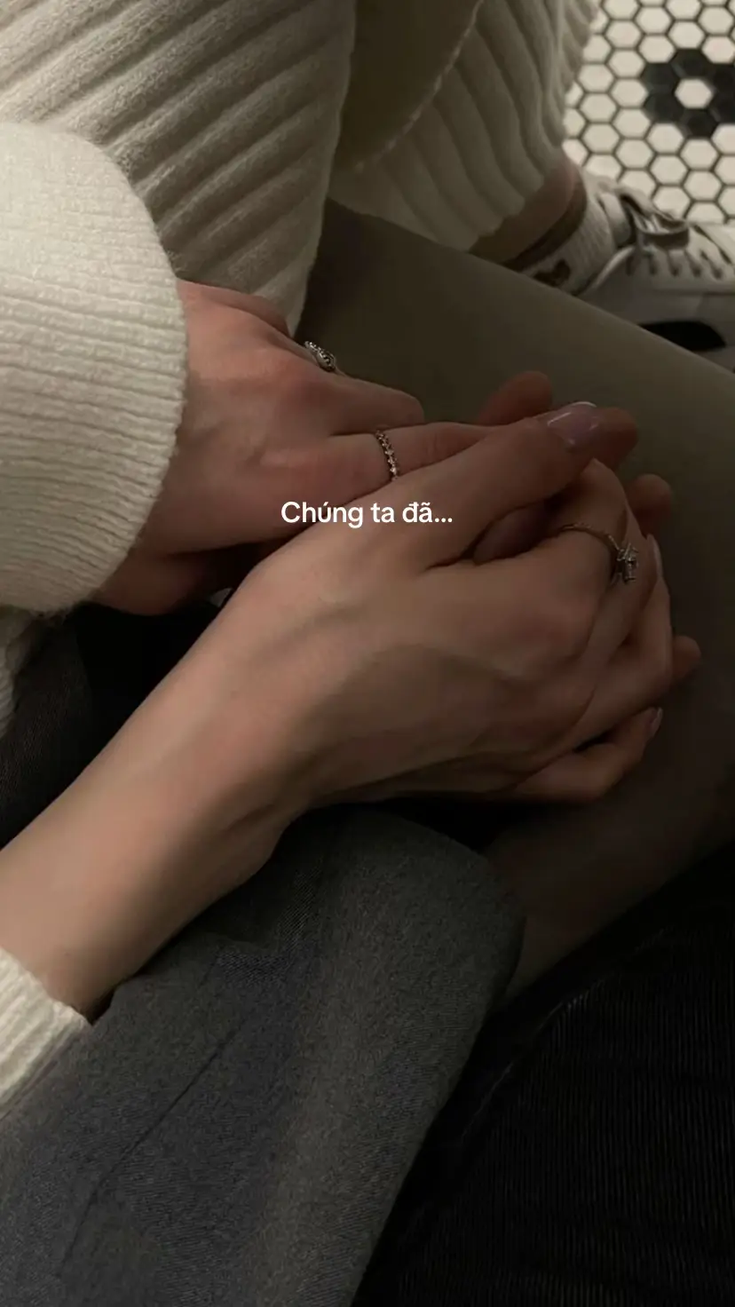 Hạnh phúc hoá ra là nắm tay nhau bước qua những khó khăn, và vẫn còn nhau ở cuối con đường.!#story #tamtrang #stt_buồn_tâm_trạng #tinhyeu #truongpham110i 