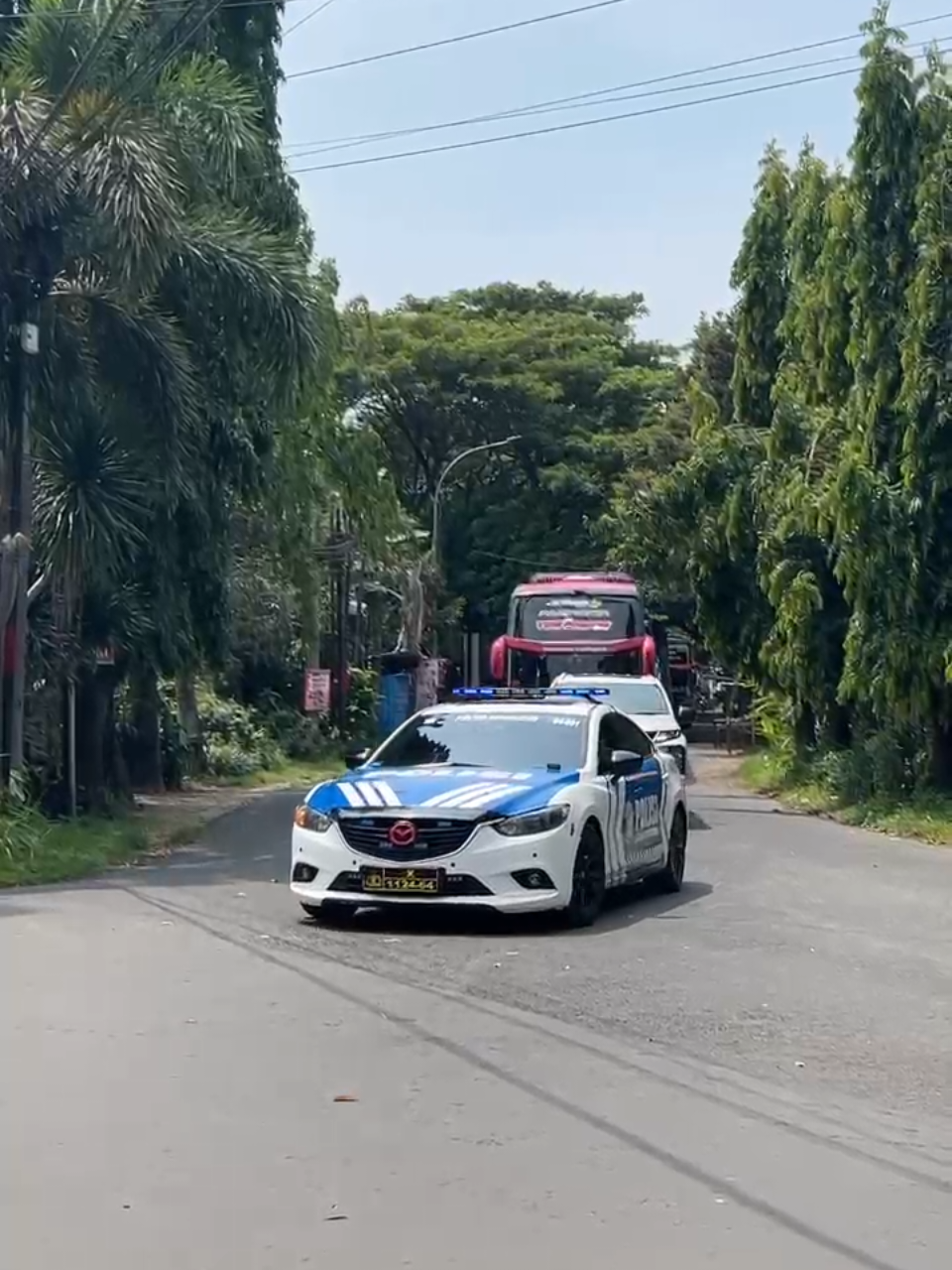 Bergerak dari Bangkalan menuju Bandara Juanda #umroh2025 bersama #KiaiMusleh #KHMuslehAdnan 