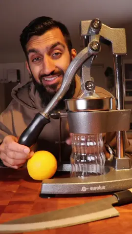 Replying to @caloybuquis what else should i juice? 🍊 #juicer #orangejuice 