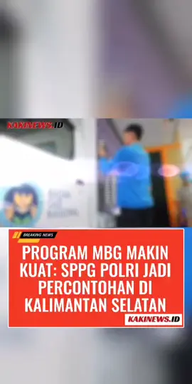 SPPG Polri di Kalimantan Selatan bergerak setiap hari untuk mendukung program Makan Bergizi Gratis. Tiga dapur di Banjarbaru, Tanah Laut, dan Tanah Bumbu beroperasi dengan standar tinggi, mulai dari keamanan pangan, kehalalan, sampai sanitasi air yang semuanya diawasi ketat sesuai SOP Badan Gizi Nasional. Menurut Prof. Dr. Husaini dari FKIK ULM, SPPG Polri di Kalsel sudah memenuhi seluruh persyaratan nasional dan bahkan layak dijadikan model bagi daerah lain. Setiap dapur bekerja sistematis: bahan datang, dicek satu per satu, dimasak oleh juru masak terlatih, lalu dikemas rapi sebelum dikirim ke sekolah-sekolah menggunakan kendaraan logistik Polri. Menu yang diberikan ke anak-anak selalu berganti, dari ayam suwir, ikan, sayur, sampai olahan sehat lainnya. Tujuannya jelas: gizi seimbang, variasi cukup, dan anak tidak bosan. Setiap pagi, kotak-kotak makanan ini tiba di sekolah, disambut senyum ceria siswa yang tahu bahwa negara benar-benar hadir untuk mereka. SPPG Polri bukan sekadar dapur ini adalah wujud nyata komitmen Polri mendukung pemerintah membangun generasi emas bangsa. Dari kualitas kerja yang disiplin, sampai transparansi prosesnya, semuanya menunjukkan bahwa pelayanan publik bisa dilakukan dengan rapi, bersih, dan berdampak besar.