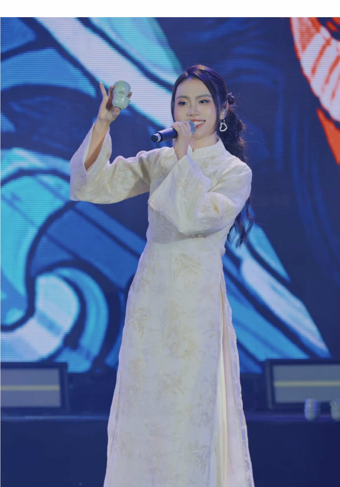 Layout “học trò ngoan” trong đêm diễn tối qua, Tri ân Ngày nhà giáo Việt Nam 💐#phuongmychi  #goigam 