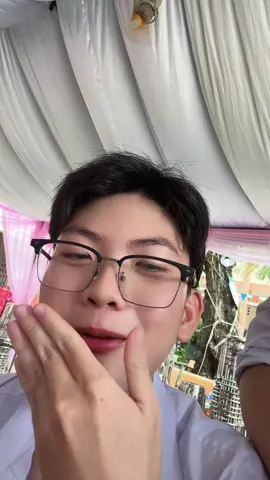 Không hề bị ép