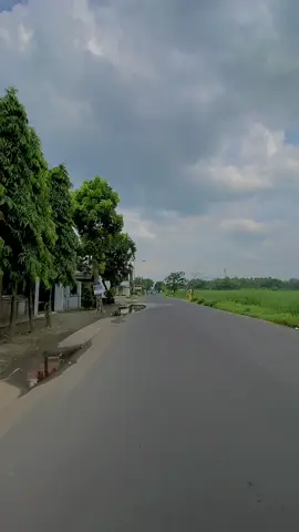 Siang bolooo !!  #motretsyuka #fyp #diwek #viral #jalanjalan 