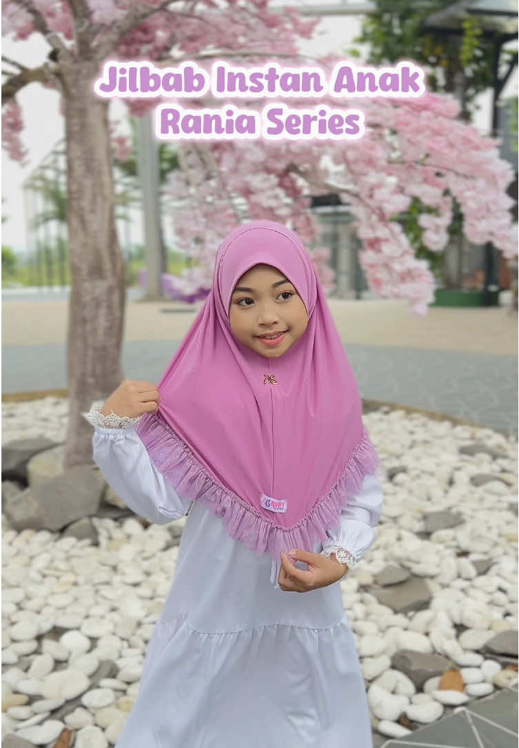 Tile polos yang cantik banget langsung bikin look si kecil makin anggun 🌸✨ Ringan, adem, dan rapi seharian! Rania Series, simple tapi elegan 💗 #QairaKids #JilbabAnak #RaniaSeries #KidsOOTD #FYP