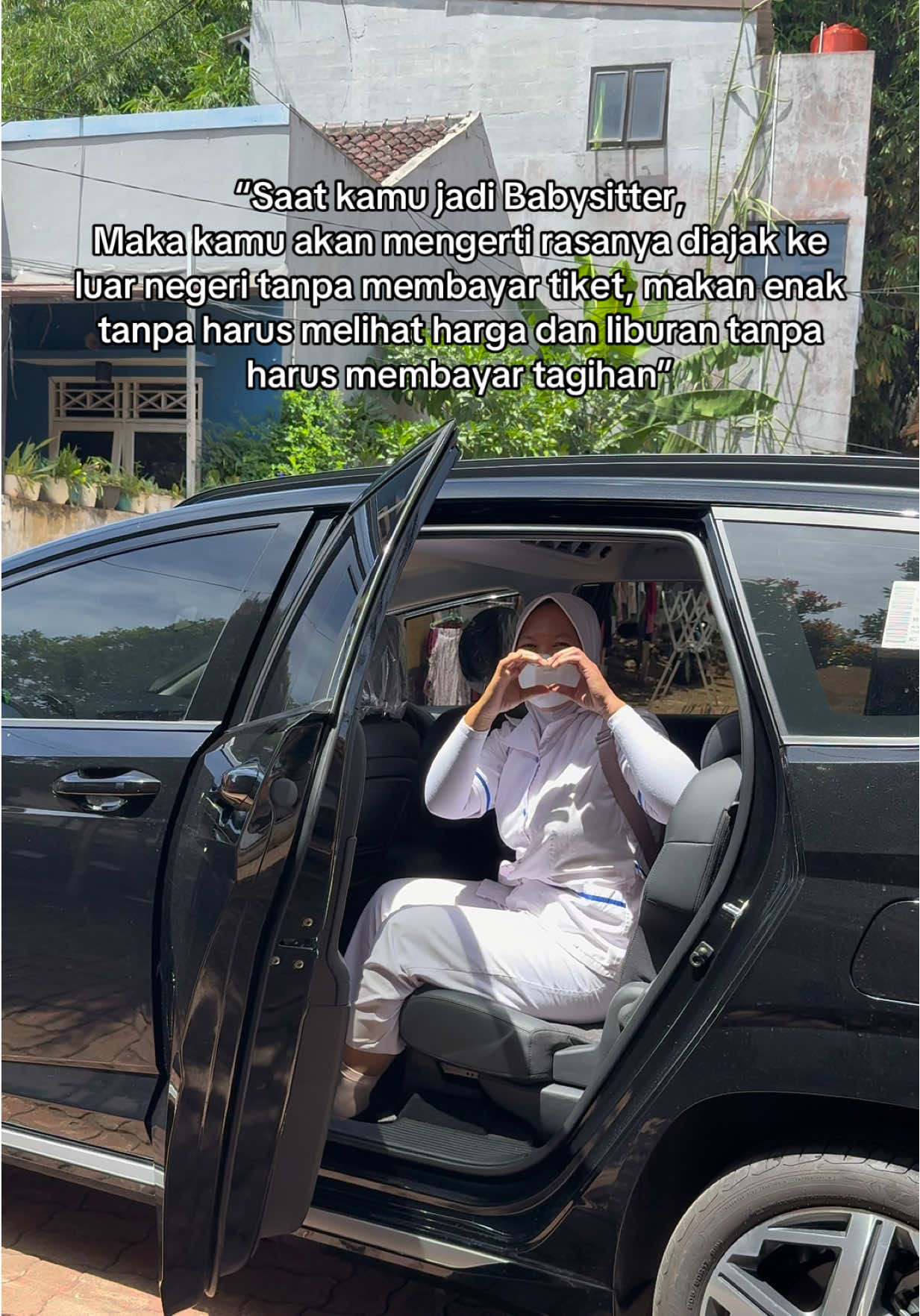 Sus selalu ingat “Three Magic Words “, Maaf, Tolong dan Terimakasih. Meskipun liburan, naik pesawat ataupun makan dalam posisi bekerja tapi berterimakasihlah kepada pengguna jasa yang memberikan pengalaman baru yang berharga ❤️ #baby #babysitter #toddler #liriklagu #lowongankerja 