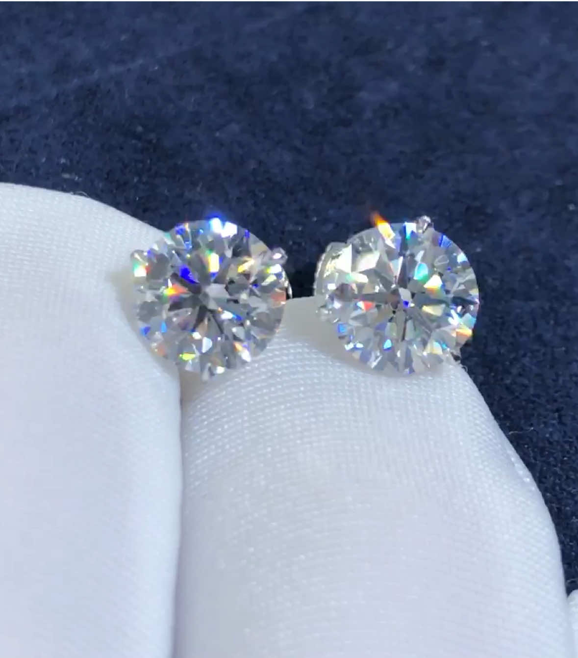 TF 3 Prong Martini Setting 18K White Gold Diamond Earrings,1.5ct Each. #tiffany #diamondearrings #jewelryaddict #jewelrybusiness 