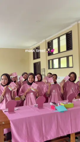 mask time with bestieee!#emina #moisturizeremina #moisturizerviral #sunscreenemina 