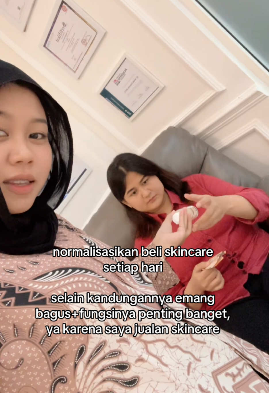 Co di showcase yaa lagi ada promo😎🫶🏻 Bantu follow sosmed gloways⬇️ TIKTOK: glowaysofficial INSTAGRAM: gloways.id  For order klik link in bio Open Agen & Reseler Hubungi: 0811-107-887 #skincarabumilbusui #skincarelokal #beautytips #sunsprotection #spf                