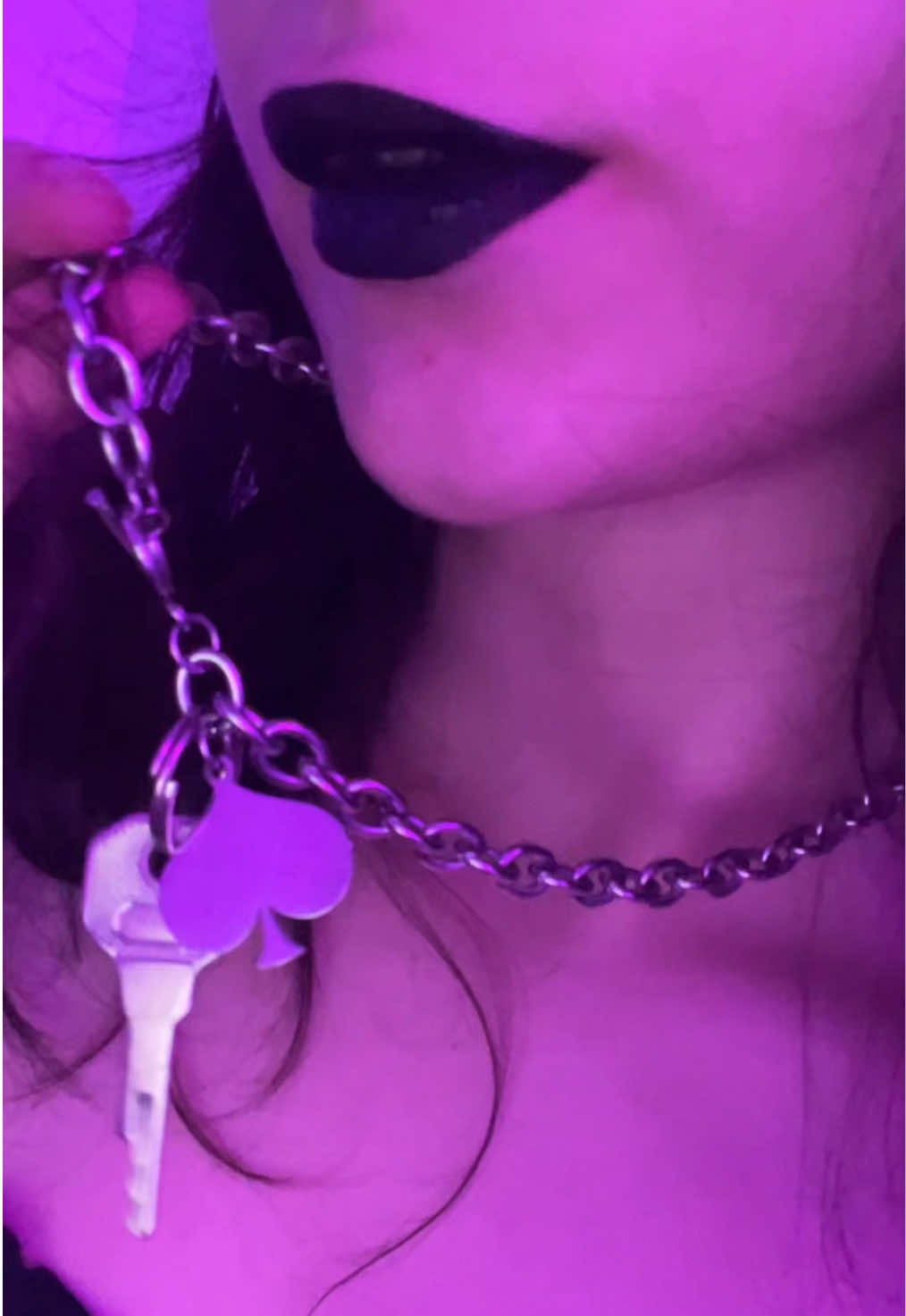 Can you guess the type of guys i’m into? ♠️🐰