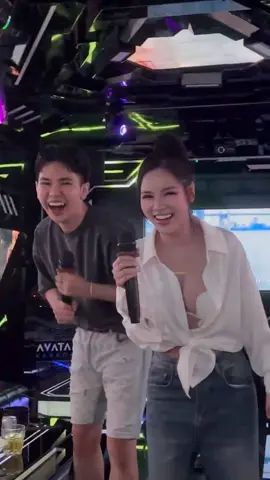 Khi đã hát rất nhiều bài rồi nhưng tk. E vẫn cố dí hát đỡ hộ 1 vài câu chay theo e đúng mệt nghỉ😬😬@Sang Thanh Phan 