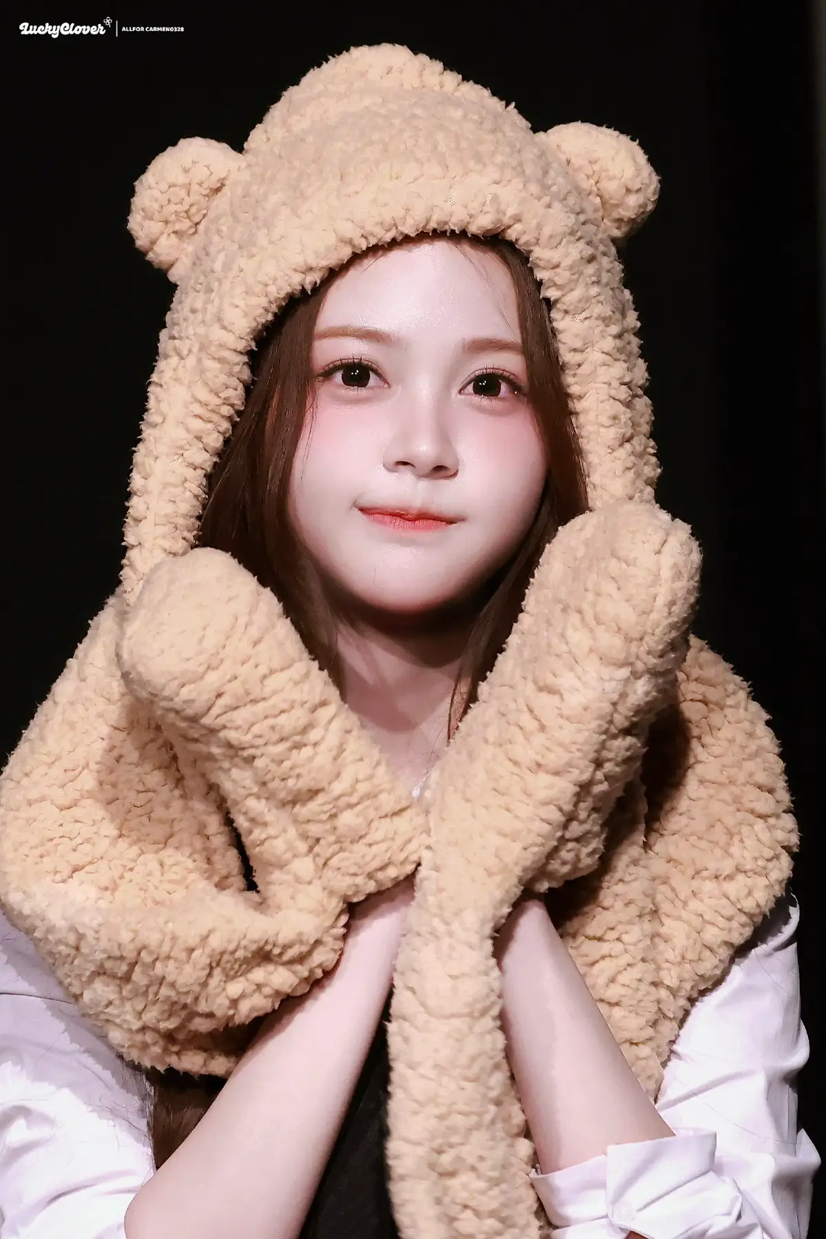 My baby angel is a radiant soul😇, spreading joy and innocence everywhere she goes😻. Every giggle and coo lights up the room and warms my heart🥰. Her tiny fingers gripping my hand fill me with immeasurable love and trust🌸. Watching her explore the world reminds me of life's beauty through her curious eyes. She fills my days with laughter and nights with peace, and I cherish each milestone she reaches. My baby angel is not just my child; she is my inspiration, my hope, and the essence of pure love I never knew I needed until she arrived☺️☺️ #CARMEN #Hearts2Hearts #카르멘 #하츠투하츠