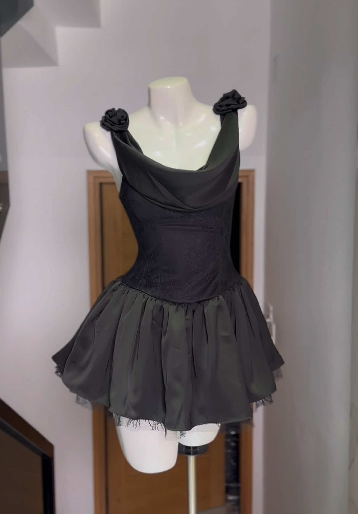 Lên đồ thoai mấy bà ơiii #titlunglinh #thoitrangnu #vayxinh 