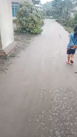 #erupsi Semeru kembali terjadi,baru memulai pertanian skrng begini