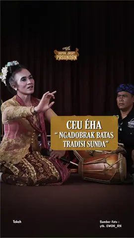 Ngadobrak Batas Tradisi Sunda!
 Ceu Éha membuktikan bahwa seni tidak punya témbok.
 Terlahir sebagai laki-laki, tapi tampil sebagai sosok sindén perempuan — bukan sekadar gaya, tapi bentuk kecintaan dan dédikasi pada karawitan Sunda.
 Dari panggung hajatan sampai viral di sosial média, beliau jadi bukti bahwa budaya bisa terus
 hidup kalau ada yang berani berbéda.
 👉 Menurut kamu, siapa lagi seniman Sunda yang berhasil menabrak batas tradisi? Ceritain di kolom koméntar!
 #NapakJagatPasundan2025 #CoklatKita #Tokoh #CeuÉha #Sindén 