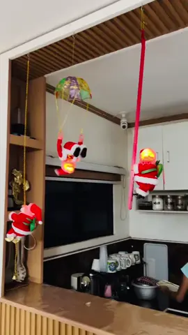 Tuwang tuwa talaga mga anak ko nito ang ganda kasi feel na talaga yung pasko sa climbing santa nato #climbingsantaclaus #santaclaus #christmasdecor #santadecor