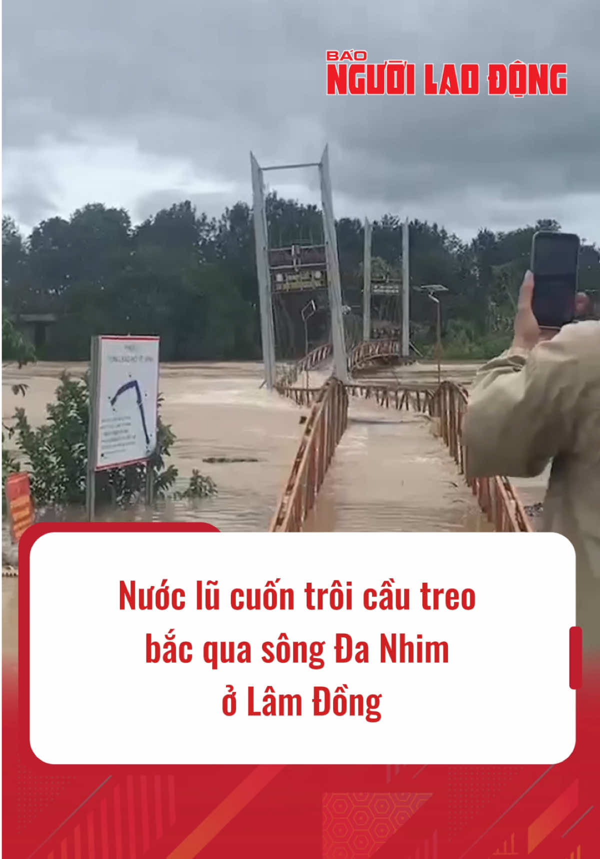Trưa 20-11, ông Võ Hữu Xuân, Chủ tịch UBND xã Ninh Gia, Lâm Đồng, cho biết, nước lũ từ thượng nguồn đổ về khiến cầu treo dân sinh tại địa phương bị cuốn trôi. Vụ việc xảy ra vào vào sáng cùng ngày, trên cầu không có người qua lại nên không có thiệt hại về người.  #lamdong #lulut #cautreo #songdanhim #baonguoilaodong 