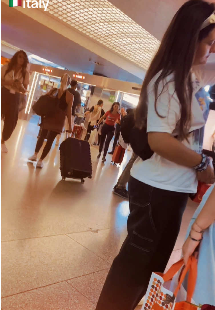 ব্রাদার মেয়েরা হলো ব্লুটুথ এর মতো যদি কাছে থাকো তো কানেক্টেট আর দূরে গেলে সার্চইং টু নিউ ডিভাইস এই জন্য টাকা কামাও🇮🇹🇪🇺 #for #live #tik_tok #foryoupage❤️❤️ 