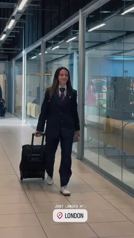 Barca femini arrived in london💙❤️💙❤️ #championsleague #barcafemini #viscabarca🔴🔵 #fyp 