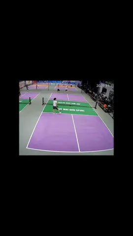 lúc đập chỉ nhìn vào bóng, mà xem lại video như cố tình vậy ta 😓😓