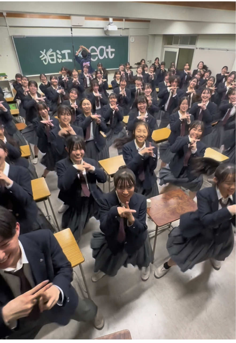 #狛江高校 でも#シルエット かかったら#踊ってしまう 教室#愛媛の背中男 x 狛江高校ダンス部 