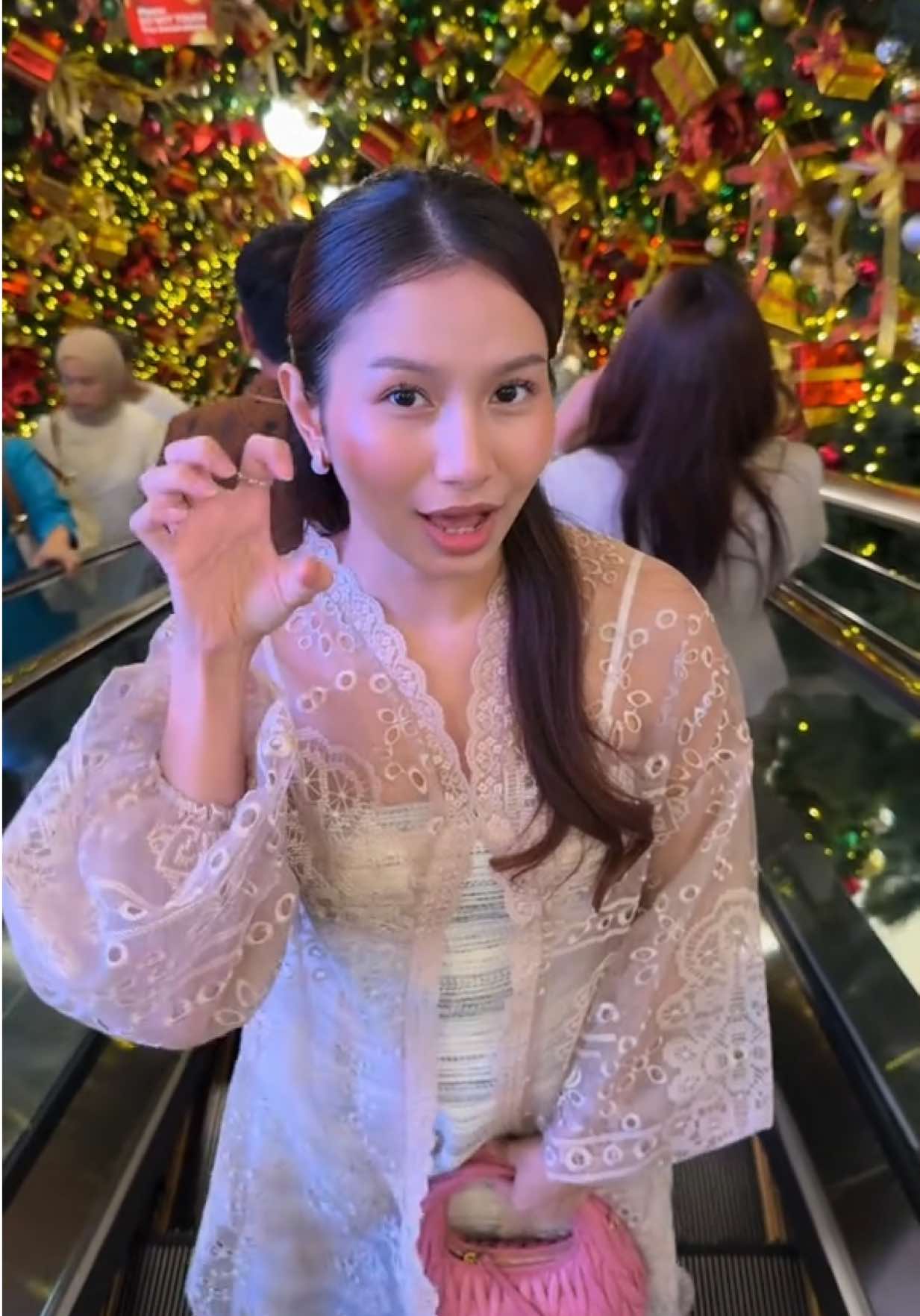 Pacific Place, Jakarta.🎄 #meisyasallwa 