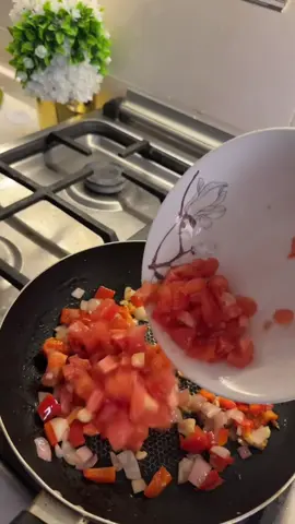 Halkaan kasoo gaaaran ka cuna 🧑🏻‍🍳🥰👊🏼#somalifood #healthylifestyle #whattoeat #homecooking 