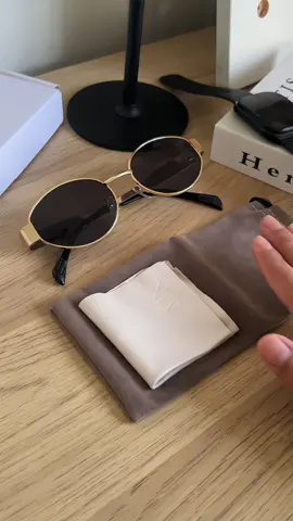 ada 4 pilihan colour tau, i ambil bingkai emas cermin hitam 🙆🏻‍♀️ #mxstudiosunglass #mxstudio #sunglasses #cerminaesthetic #retrosunglases 