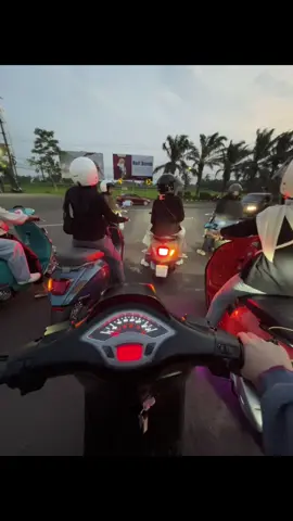 Aku tau typemu yang.... #fyp #scootnona #vespa #vesmet 