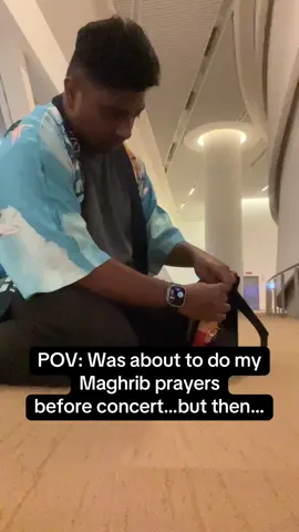 POV: Maghrib before the concert... but then a brother asks to join! 🥹🤝 Always prepared with my SalahTag so I can pray anywhere! Clean prayer mat ready for spontaneous jama'ah. 😉 Get yours at @Takva.co ! #SalahTag #Takva #MuslimsOfTikTok #PrayerTime #ConcertLife 