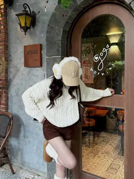 Áo len nhẹ – short xinh khỏe, mặc vào là thấy “phê” liền. #xhhhhhhhhhh 